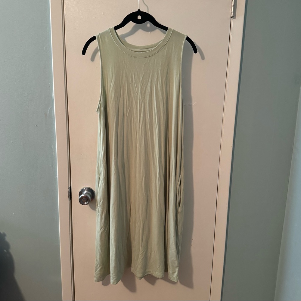 Time and Tru Women’s Light Green Knit Sleeveless Dress with a pockets size Large
